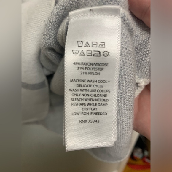 Tahari Womens sweater - Picture 5 of 5